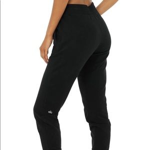 Alo Unwind Sweatpant - Black Size Medium